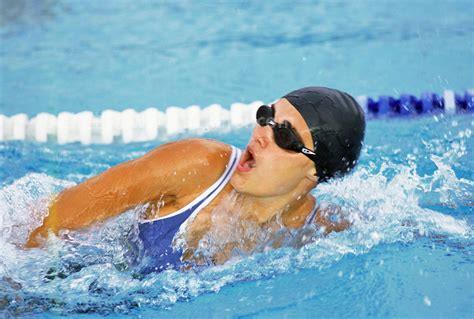 游泳对身体有什么好处和坏处，减轻体重提高心血管健康优质
