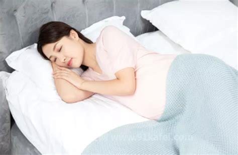 孕妇怀男孩的睡觉特征，孕吐反应小超级能吃能睡