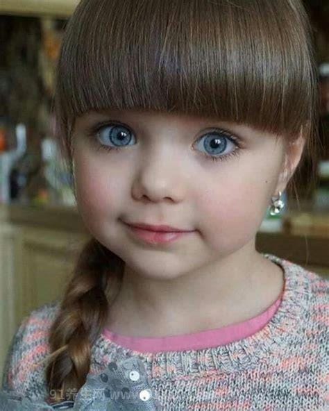世界最美丽小孩，6岁精灵系小女模一双蓝眼睛征服全世界