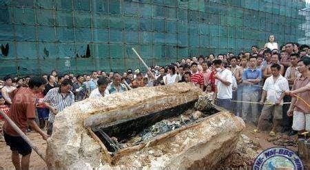 2005年四川南充僵尸事件 揭秘南充文物局领导烧尸体真相
