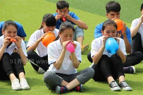 吹气球是什么意思，实为吸气球里的笑气(会上瘾危害堪比毒品)