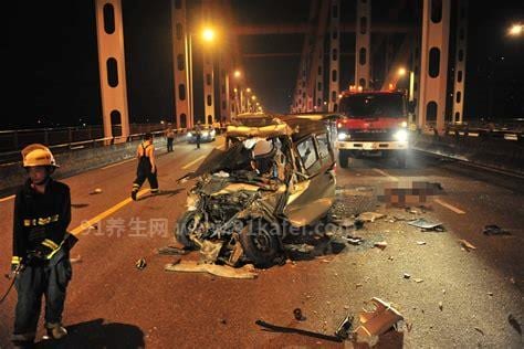 广州特大车祸跟踪报道：一小贩重型颅