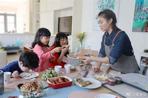 老师来家里吃饭，我做了三道家常菜，每道菜都很棒，夸我真能干